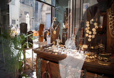 視覺(jué)營(yíng)銷新勢(shì)力 零售占領(lǐng)珠寶首飾的創(chuàng)意表達(dá)與素材應(yīng)用